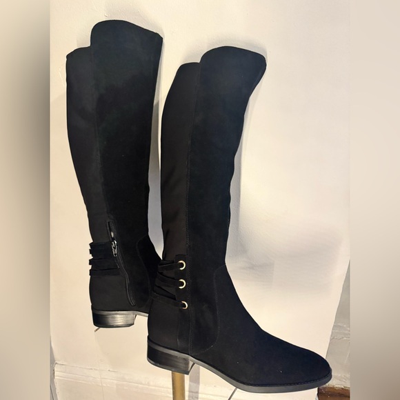 Women's Black Knee-High Boots - Picture 4 of 13